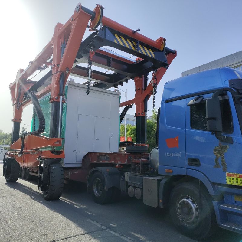 60 টন স্ট্র্যাডল লিফ্ট ক্রেন ক্যারিয়ার ট্রাক 7 কিমি/ঘন্টা ওভারসাইজ লোড তোলার জন্য